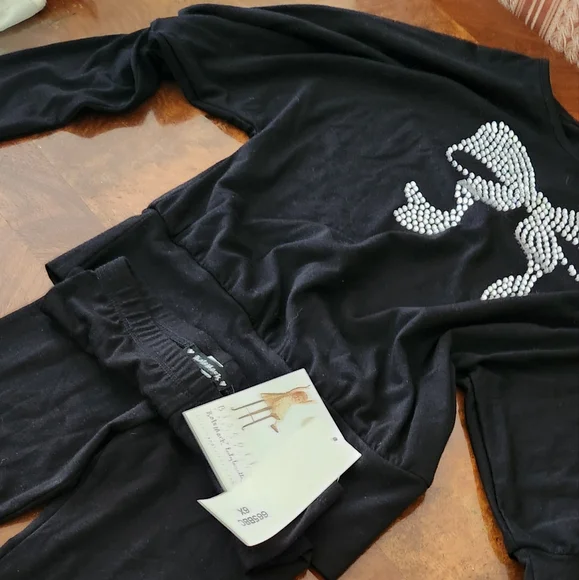 Girls Black Rhinestone Logo Set - Picture 2 of 6